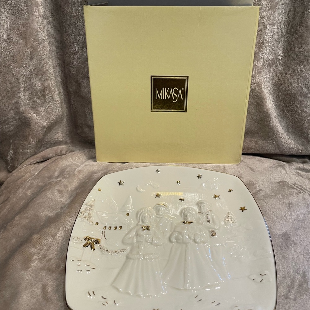 Mikasa holiday decorative plate